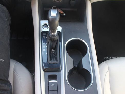 Used 2019 Nissan Altima 2.5 SV image 18