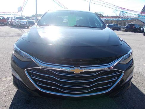 Used 2020 Chevrolet Malibu LT image 2