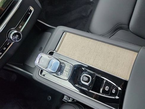 New 2026 Volvo XC90 B6 Plus w/ Protection Package Premier image 33