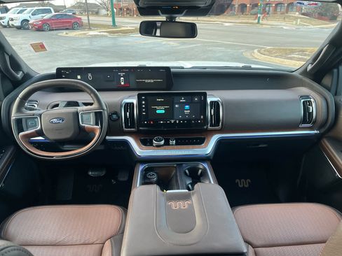 Used 2025 Ford Expedition King Ranch image 32