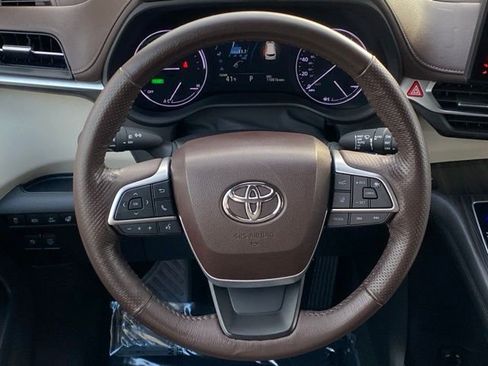 Used 2022 Toyota Sienna Platinum image 13