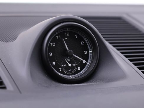 Used 2025 Porsche Macan image 12