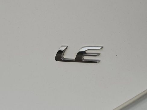 Used 2017 Toyota Corolla LE FWD image 8