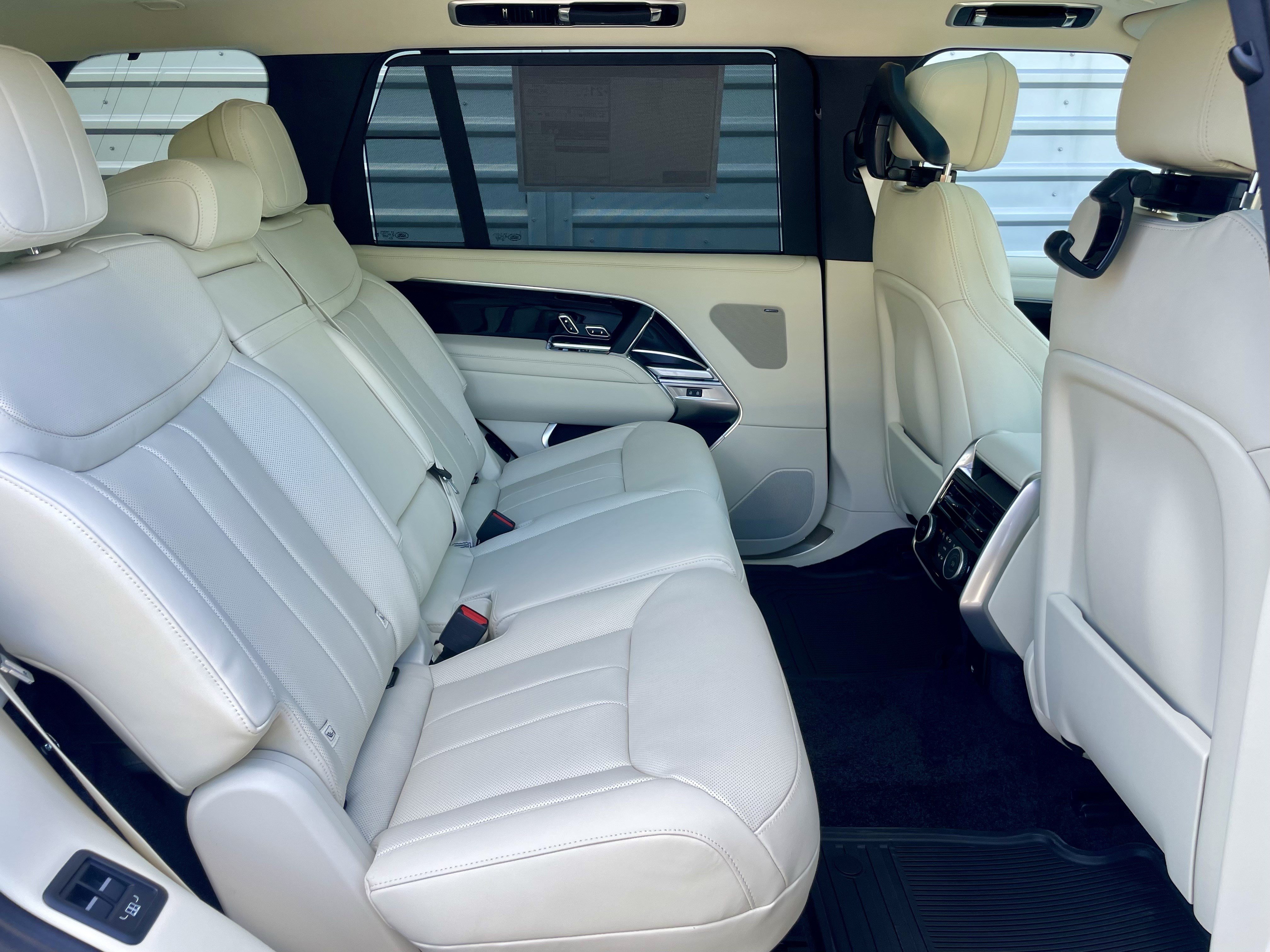 New 2027 Land Rover Range Rover Long Wheelbase SE AWD/4WD image 31