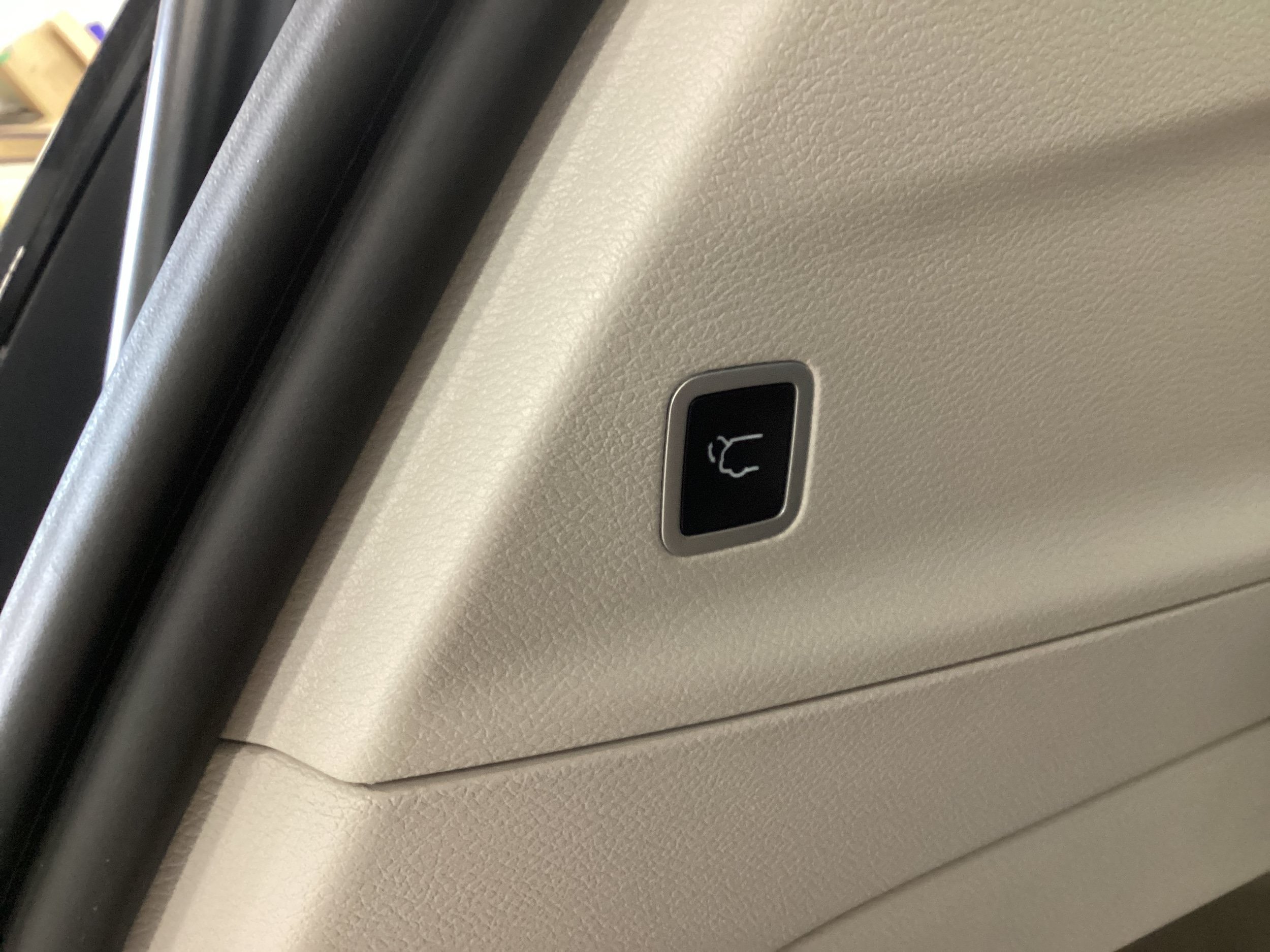 Used 2024 Chrysler Pacifica Touring-L w/ Road Tripper Package FWD image 6