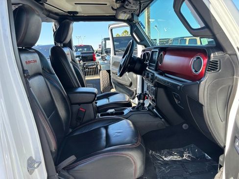 Used 2018 Jeep Wrangler Unlimited Rubicon AWD/4WD image 14
