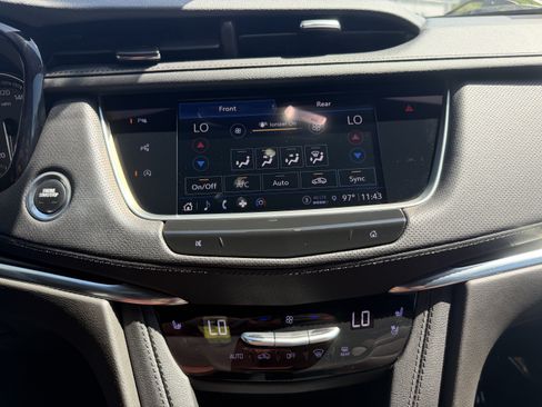 Used 2022 Cadillac XT5 Premium Luxury w/ Technology Package FWD image 18