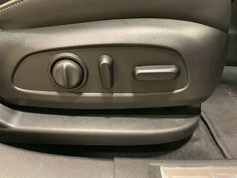 Used 2021 GMC Acadia Denali w/ Denali Technology Package image 13