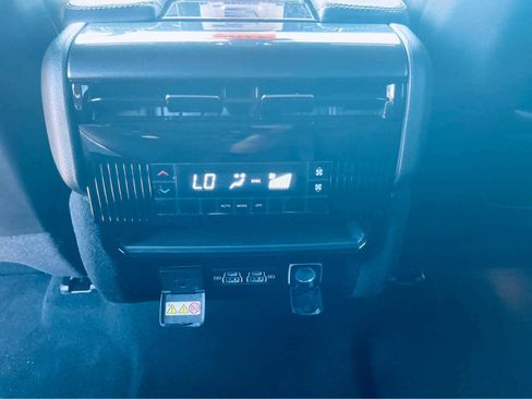 Used 2024 Jeep Wagoneer 4WD image 41