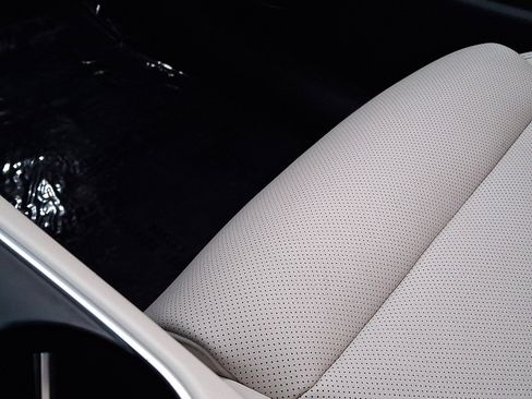 Certified 2023 Genesis GV70 2.5T w/ Select Package image 26