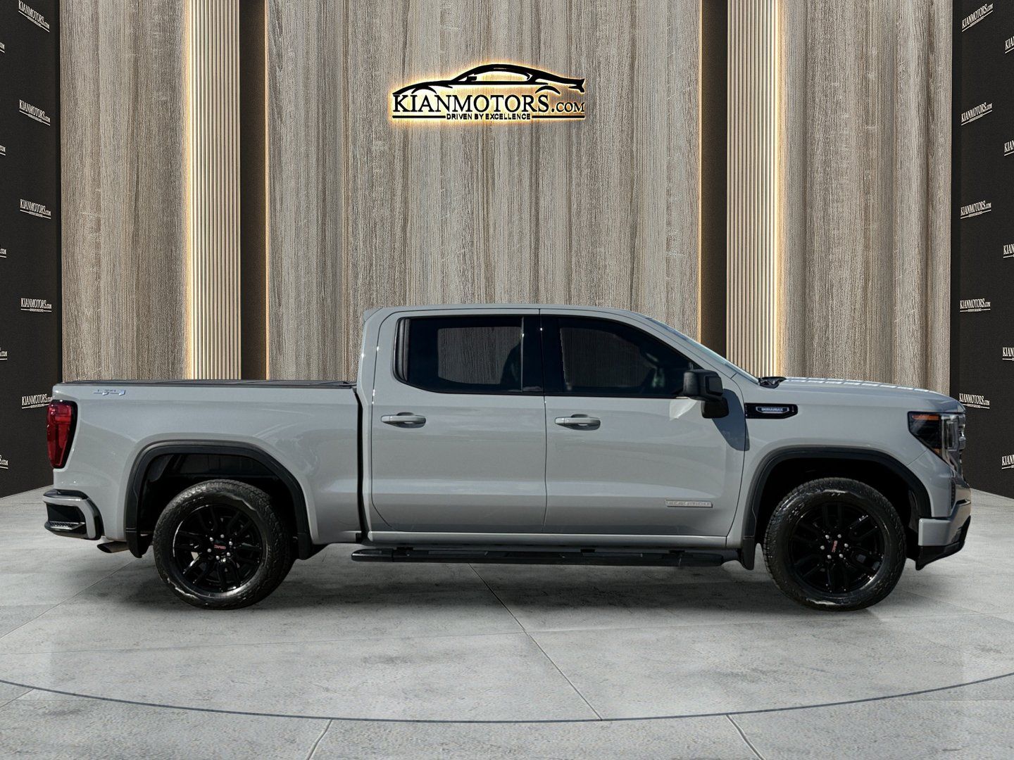 Used 2024 GMC Sierra 1500 Elevation w/ LPO, Elevation Black Package AWD/4WD image 11