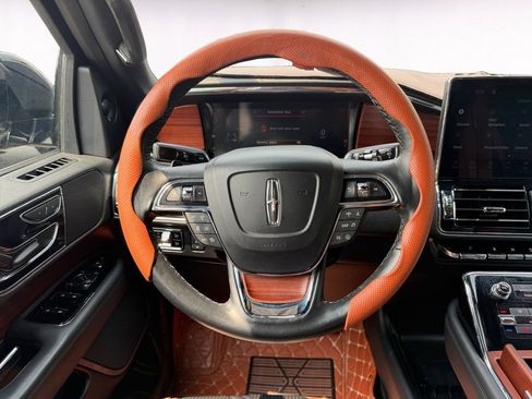 Used 2023 Lincoln Navigator 4WD image 12