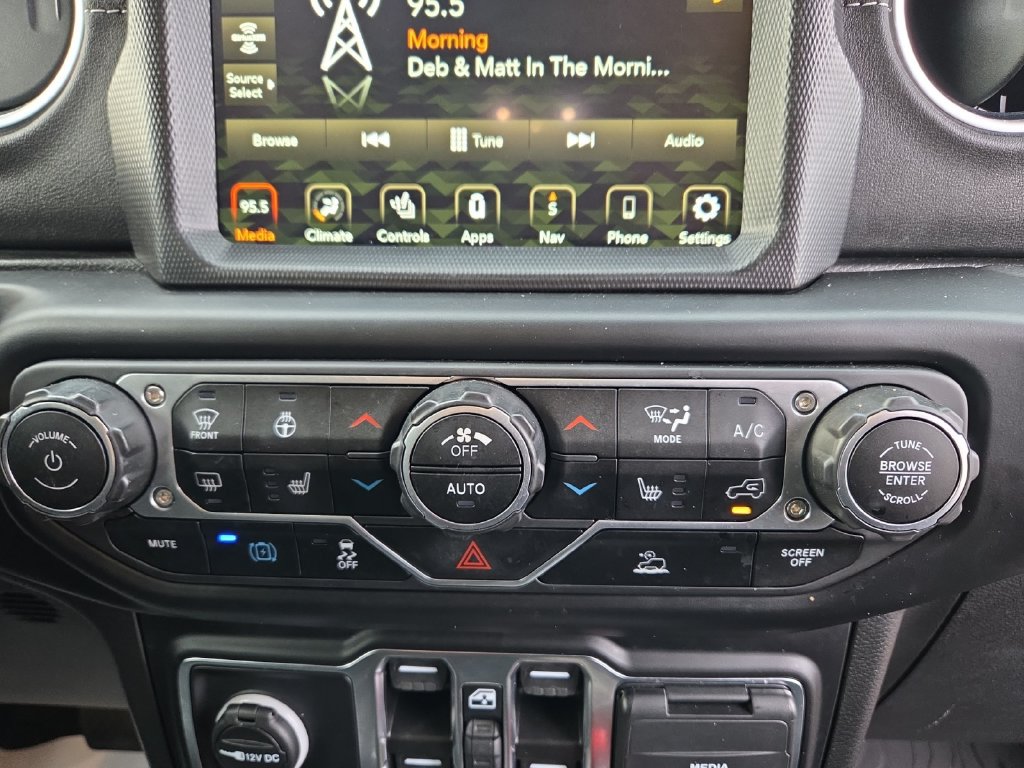 Used 2023 Jeep Wrangler Unlimited Sahara w/ Cold Weather Group AWD/4WD image 18