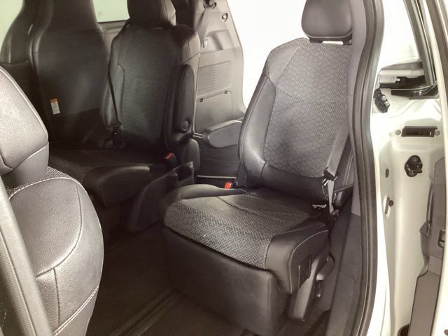 Used 2023 Toyota Sienna XSE AWD/4WD image 22