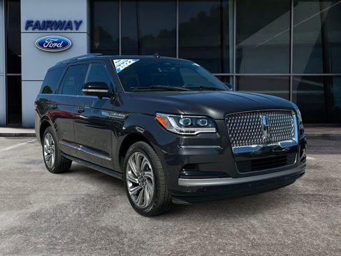 Used 2022 Lincoln Navigator Reserve AWD/4WD image 2