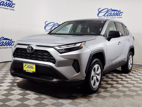 Used 2025 Toyota RAV4 LE FWD image 5