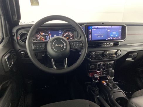 Used 2025 Jeep Wrangler Unlimited Rubicon w/ Convenience Group AWD/4WD image 35