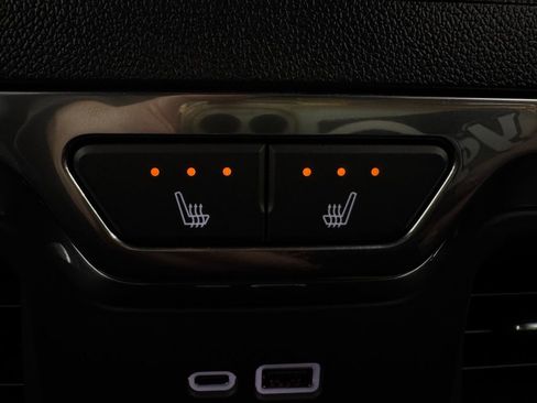 Used 2025 Chevrolet Silverado 2500 High Country w/ Technology Package AWD/4WD image 9