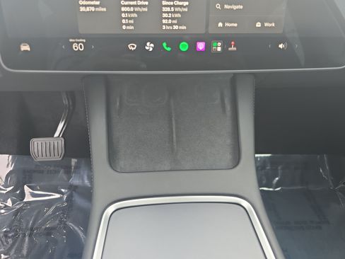 Used 2024 Tesla Model Y Long Range AWD/4WD image 17