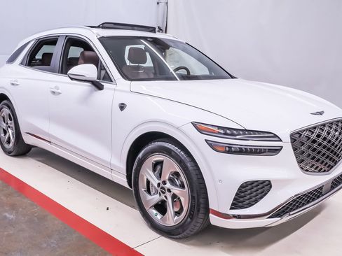 Certified 2026 Genesis GV70 2.5T Advanced image 5