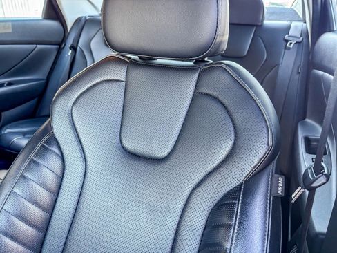 Used 2024 Hyundai Elantra Limited image 24