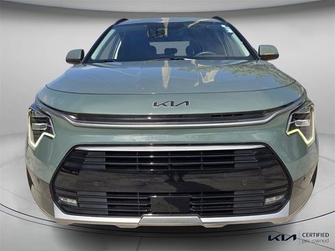 Certified 2023 Kia Niro SX Touring image 5