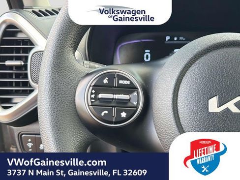 Used 2025 Kia Soul LX w/ LX Technology Package FWD image 25
