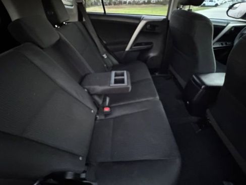 Used 2018 Toyota RAV4 LE image 32