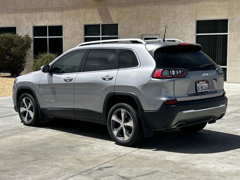 Used 2019 Jeep Cherokee Limited image 6