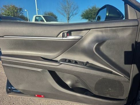 Used 2020 Toyota Camry SE image 26