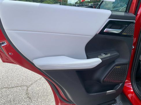 New 2025 Mitsubishi Outlander SE image 19