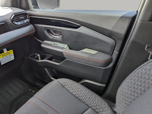 Used 2025 Honda Pilot Sport image 16
