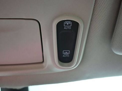 Used 2023 Chrysler Pacifica Limited FWD image 36