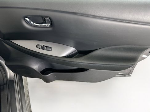 Used 2023 Nissan Leaf S image 29