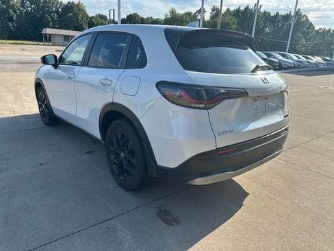Used 2024 Honda HR-V Sport image 3