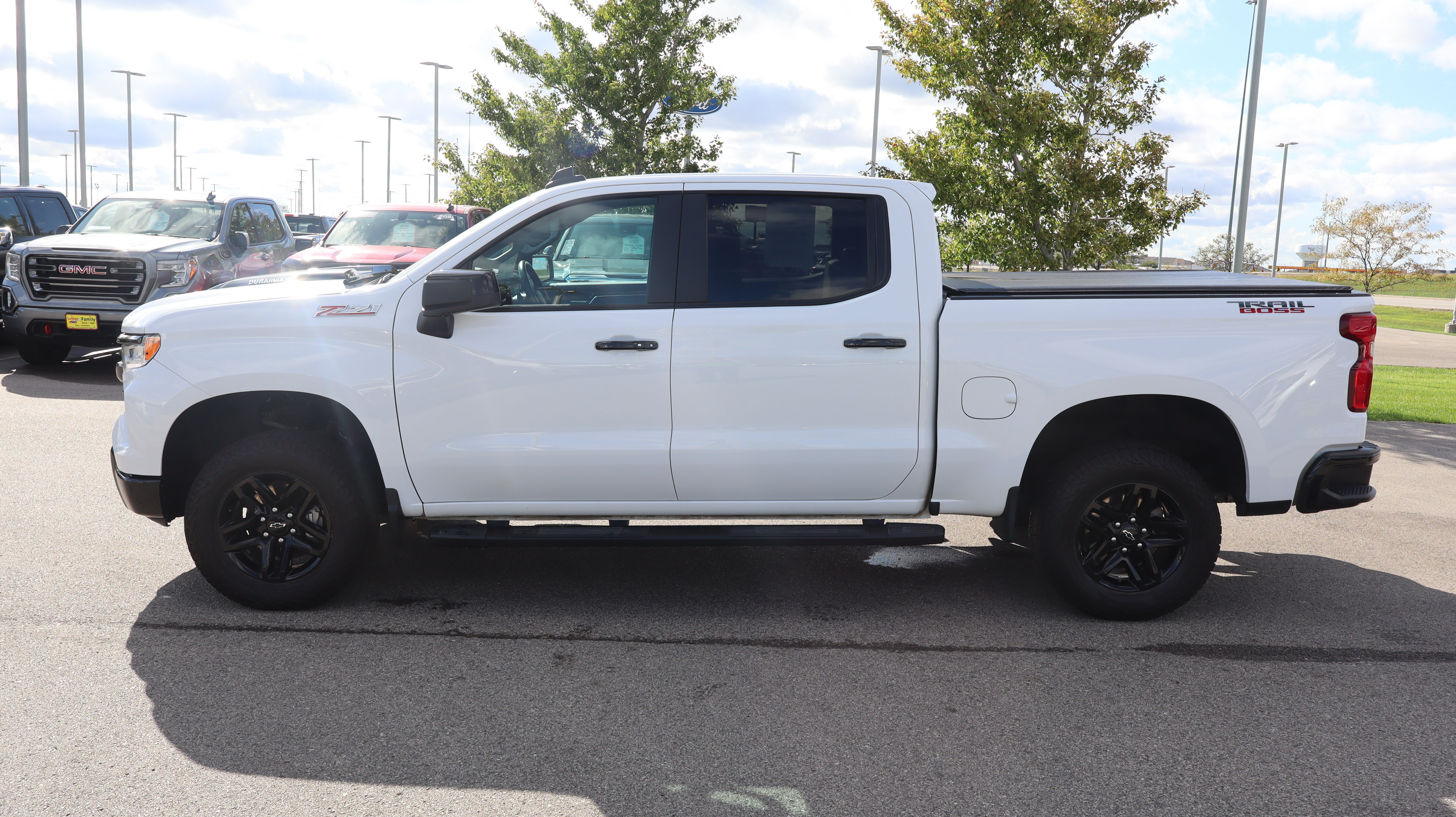 Used 2024 Chevrolet Silverado 1500 LT Trail Boss w/ Convenience Package II AWD/4WD image 4