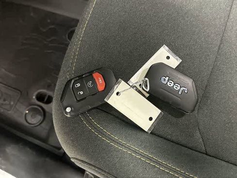 Used 2024 Jeep Wrangler Sahara image 32