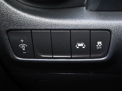 Used 2021 Hyundai Kona SE image 11