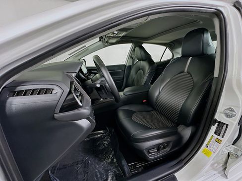 Used 2023 Toyota Camry SE image 12