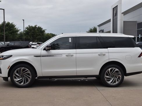New 2026 Lincoln Navigator Reserve AWD/4WD image 11