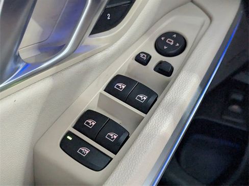 Used 2020 BMW 330i Sedan w/ M Sport Package image 18