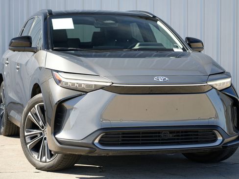 Used 2023 Toyota bZ4X Limited image 2