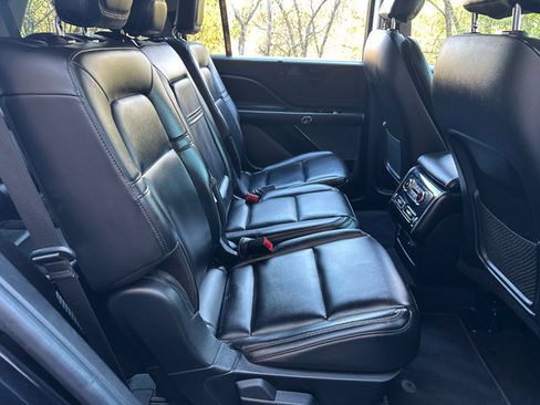 Used 2023 Lincoln Aviator AWD image 35