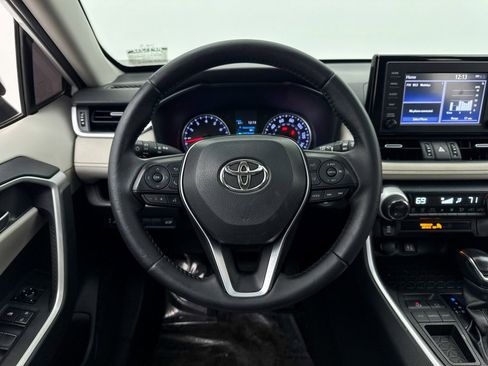 Used 2019 Toyota RAV4 XLE Premium image 16