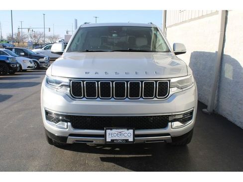 Used 2022 Jeep Wagoneer Series III w/ Premium Group I image 11