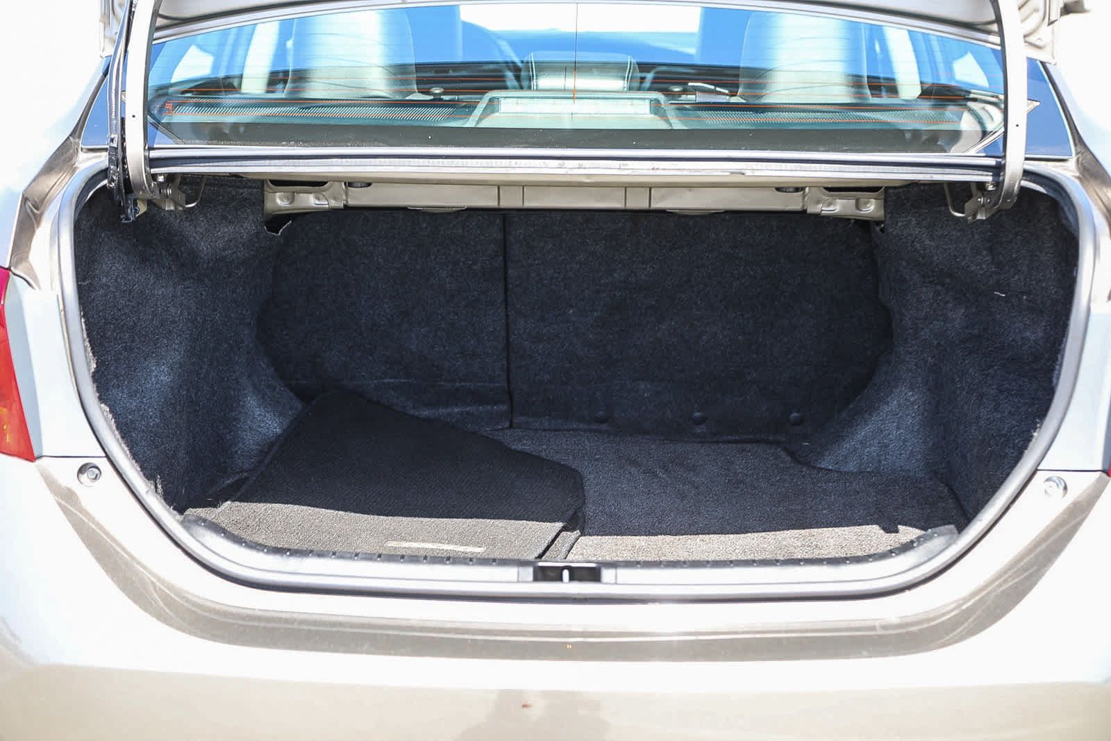 Used 2018 Toyota Corolla SE w/ Carpet Mat Package (TMS) FWD image 25