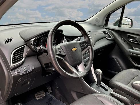 Used 2022 Chevrolet Trax LT w/ LT Convenience Package AWD/4WD image 18