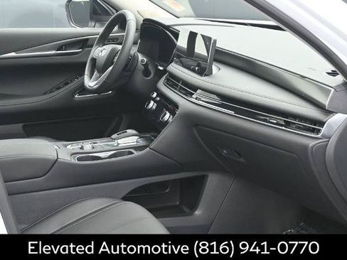 Certified 2026 INFINITI QX60 Luxe w/ Family Package AWD/4WD image 6