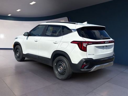 Certified 2025 Kia Seltos EX w/ EX Sunroof Package image 2