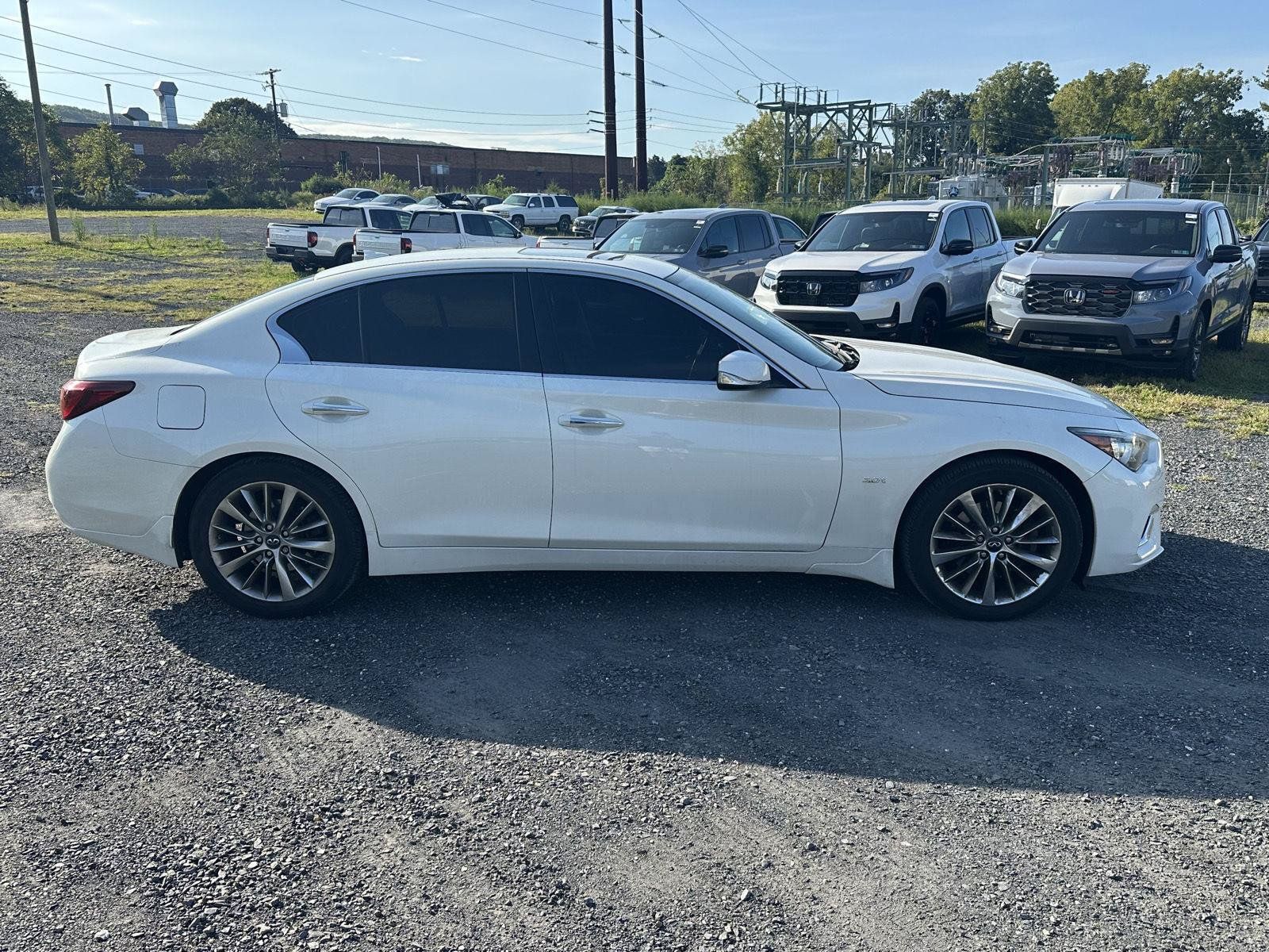 Used 2018 INFINITI Q50 Luxe w/ Essential Package (3.0T Luxe) AWD/4WD image 9